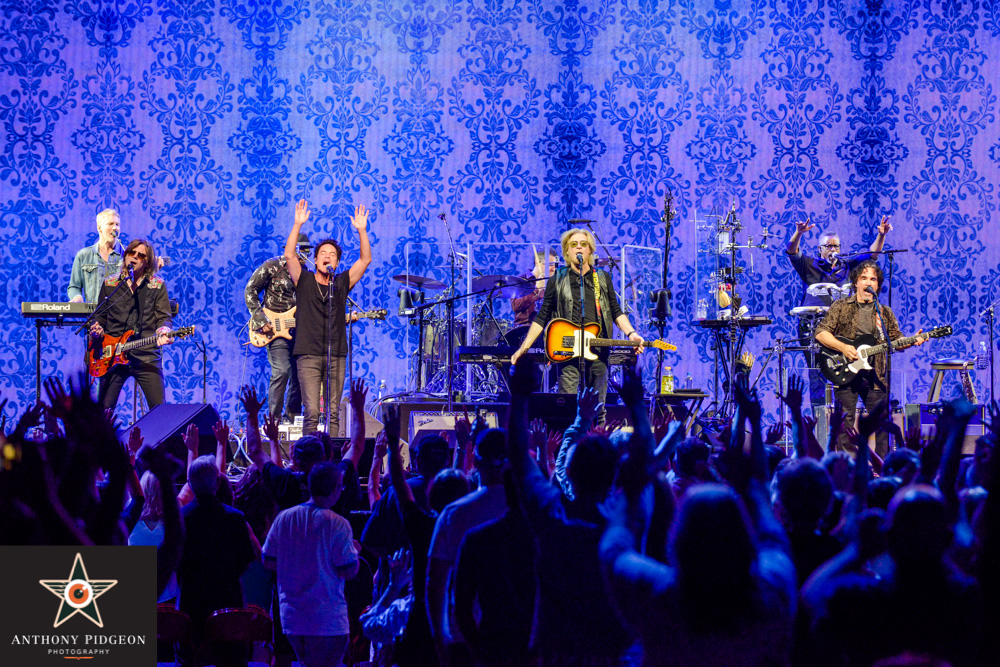 Hall & Oates, Train, Moda Center, Rose Quarter, photo by Anthony Pidgeon