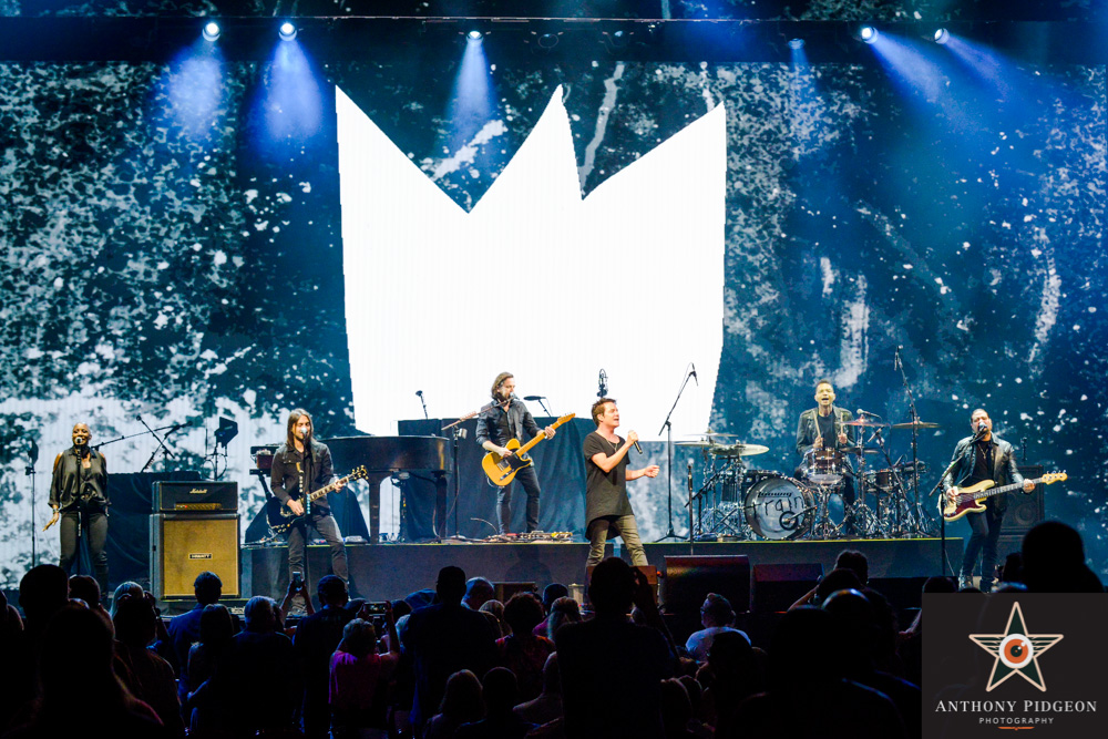 Train, Moda Center, Rose Quarter, photo by Anthony Pidgeon
