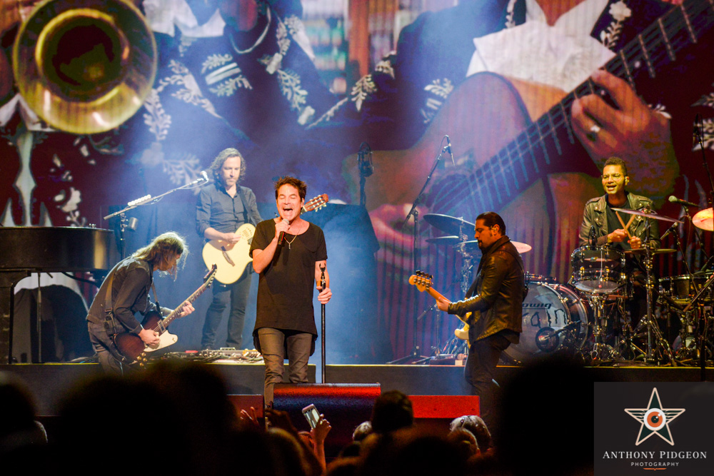 Train, Moda Center, Rose Quarter, photo by Anthony Pidgeon