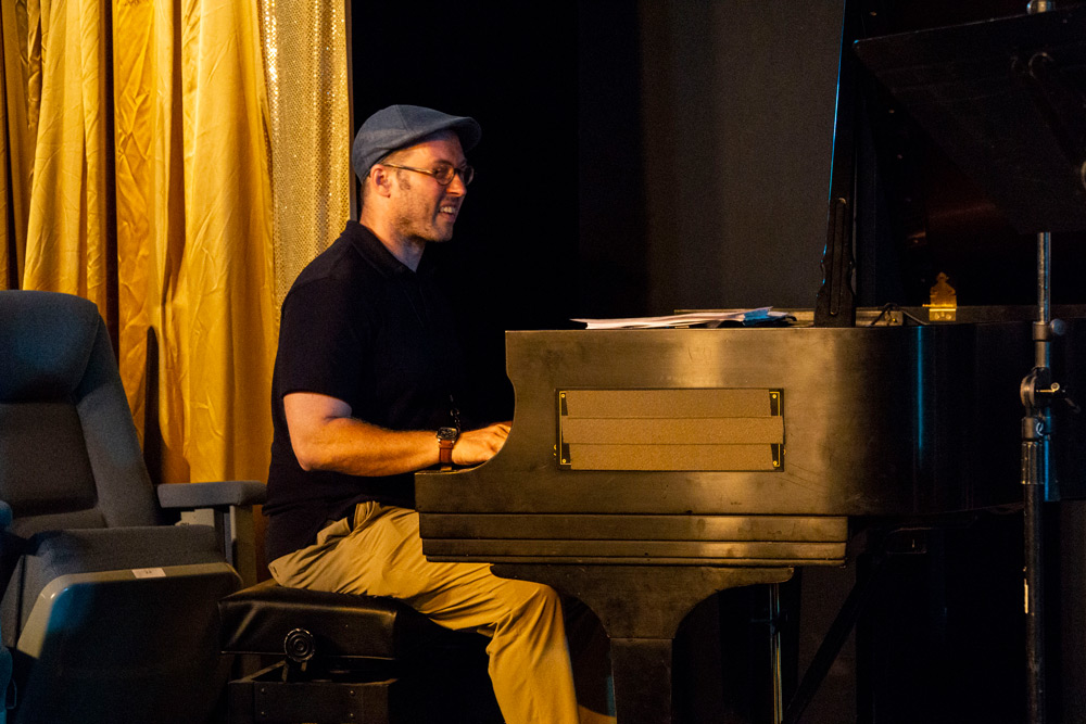 Farnell Newton, Montavilla Jazz Festival, photo by Elbert Giron