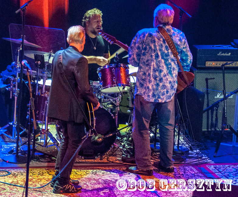 Hot Tuna, Revolution Hall, photo by Bob Gersztyn