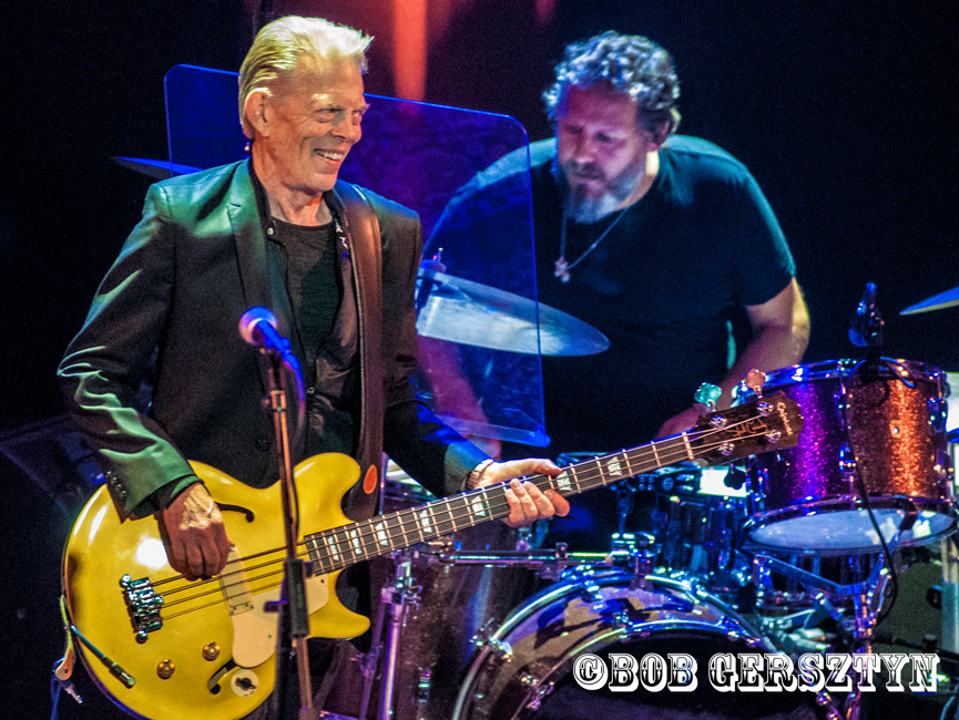 Hot Tuna, Revolution Hall, photo by Bob Gersztyn