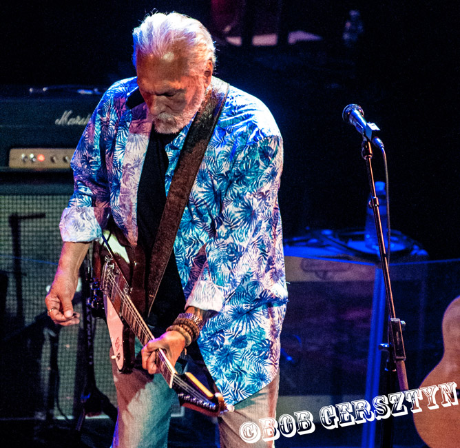 Hot Tuna, Revolution Hall, photo by Bob Gersztyn
