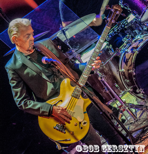 Hot Tuna, Revolution Hall, photo by Bob Gersztyn
