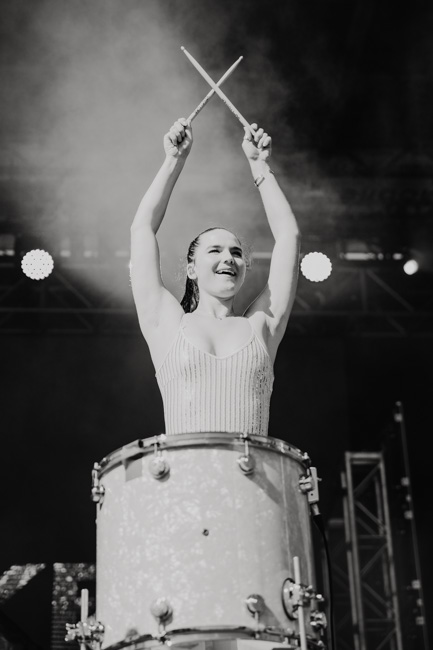 Sofi Tukker, 94.7 FM, Hillsboro Stadium, photo by Sydnie Kobza