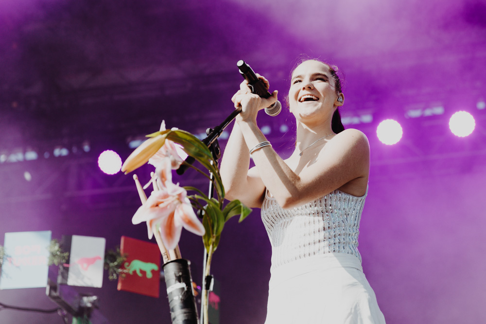 Sofi Tukker, 94.7 FM, Hillsboro Stadium, photo by Sydnie Kobza