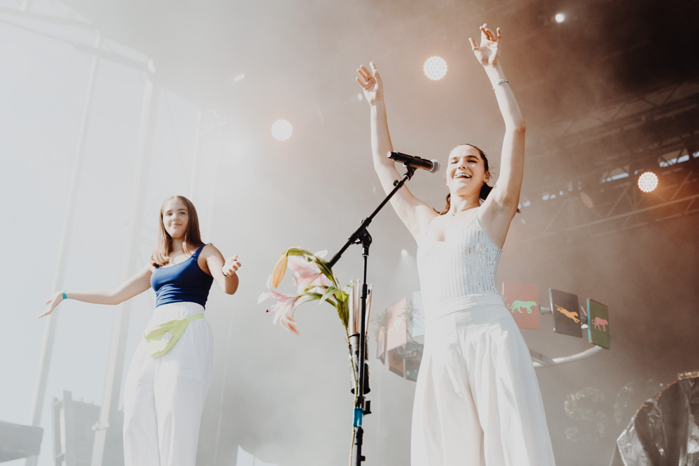 Sofi Tukker, 94.7 FM, Hillsboro Stadium, photo by Sydnie Kobza