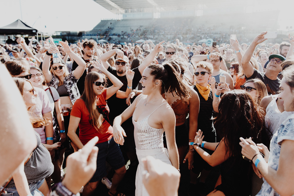 Sofi Tukker, 94.7 FM, Hillsboro Stadium, photo by Sydnie Kobza