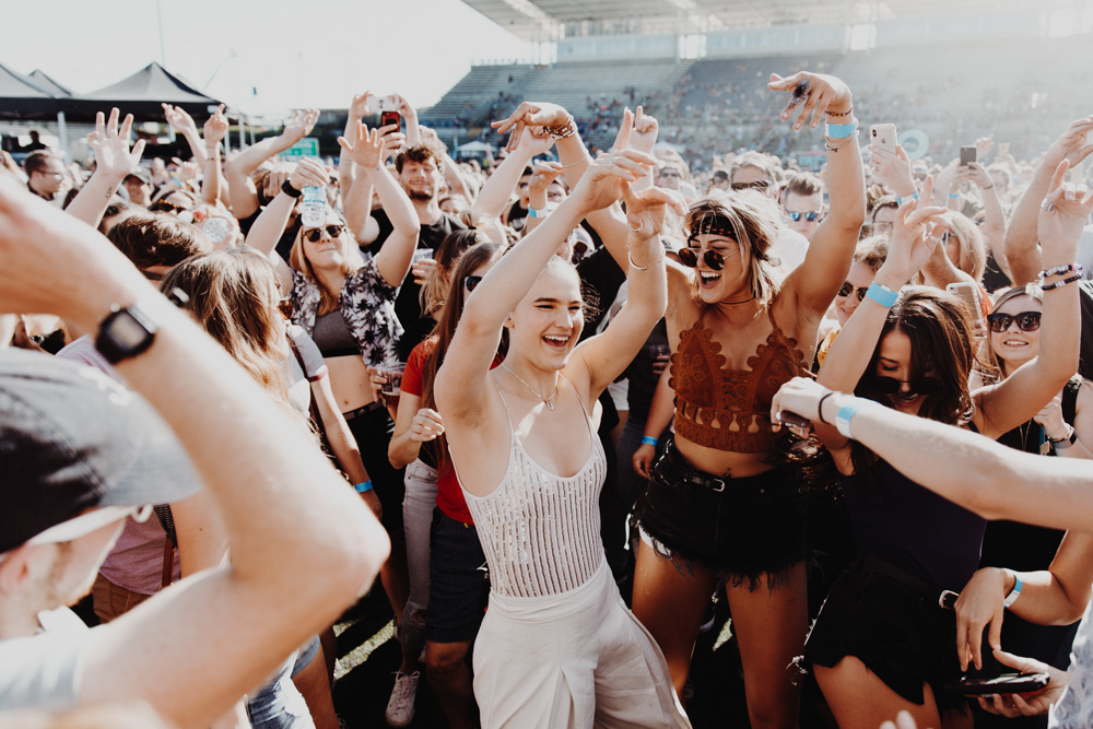Sofi Tukker, 94.7 FM, Hillsboro Stadium, photo by Sydnie Kobza