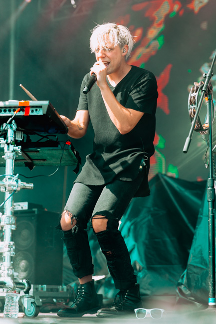 Robert DeLong, 94.7 FM, Hillsboro Stadium, photo by Sydnie Kobza