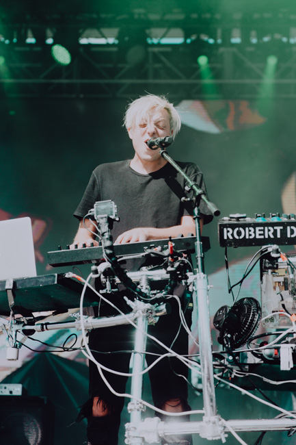 Robert DeLong, 94.7 FM, Hillsboro Stadium, photo by Sydnie Kobza
