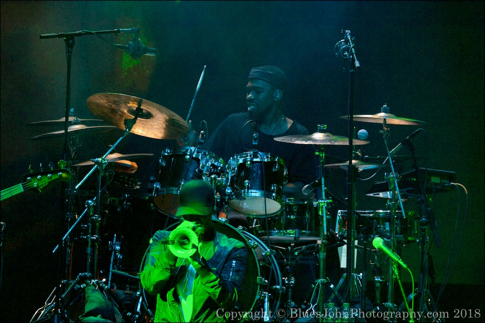 Lauryn Hill, Veterans Memorial Coliseum, photo by John Alcala
