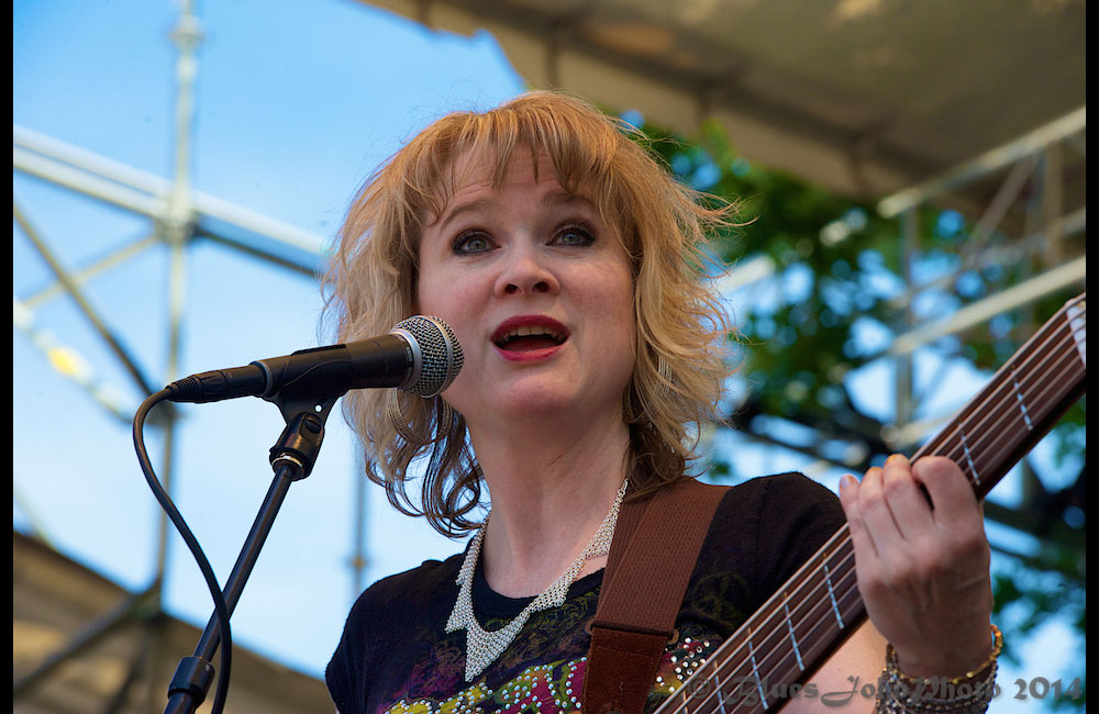 Lisa Mann, Waterfront Blues Festival, Tom McCall Waterfront Park, photo by John Alcala