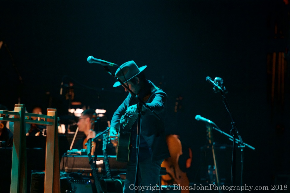 Gregory Alan Isakov, Oregon Symphony, Arlene Schnitzer Concert Hall, photo by John Alcala
