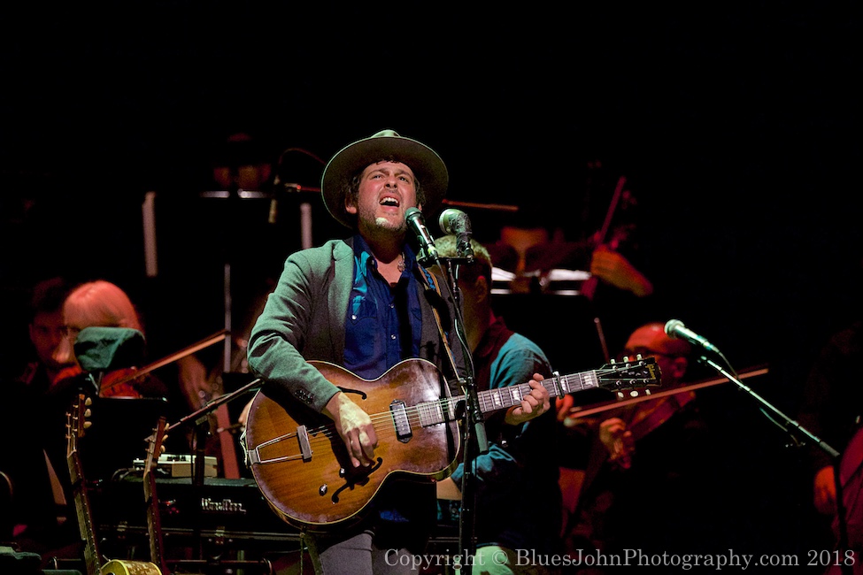 Gregory Alan Isakov, Oregon Symphony, Arlene Schnitzer Concert Hall, photo by John Alcala