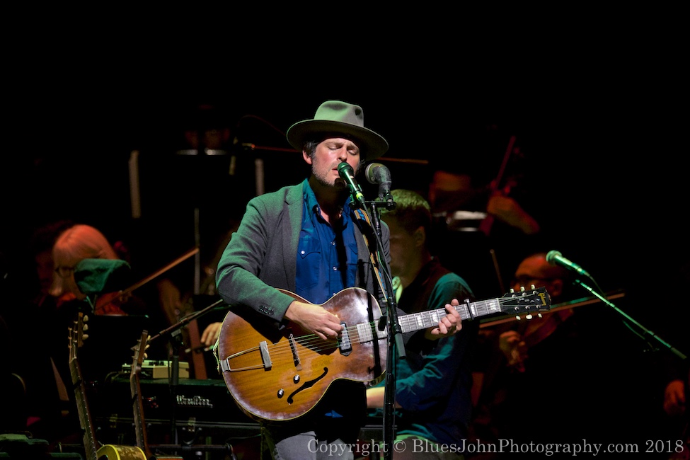 Gregory Alan Isakov, Oregon Symphony, Arlene Schnitzer Concert Hall, photo by John Alcala