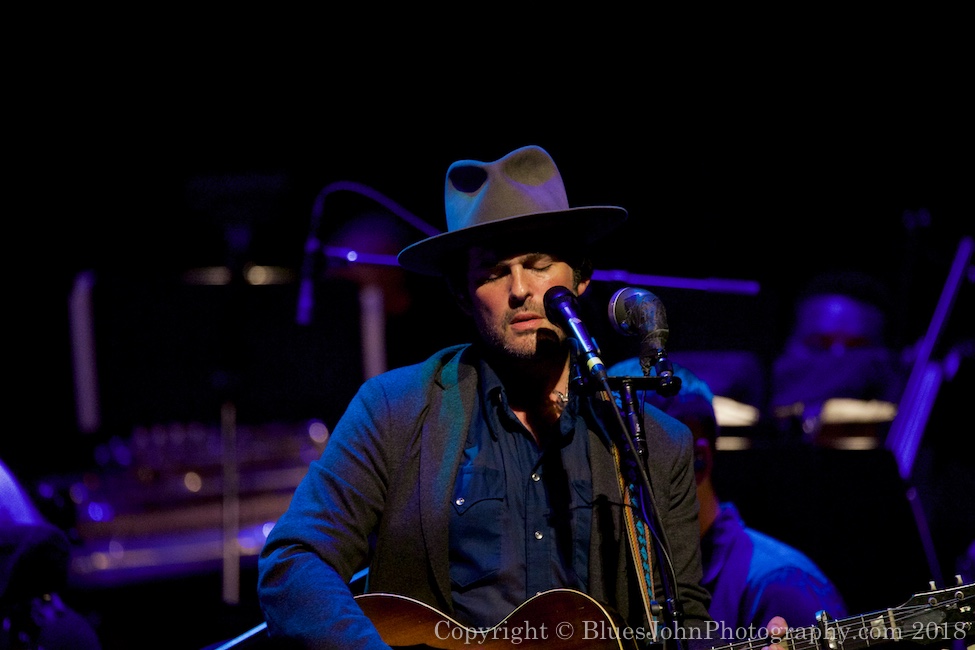 Gregory Alan Isakov, Oregon Symphony, Arlene Schnitzer Concert Hall, photo by John Alcala