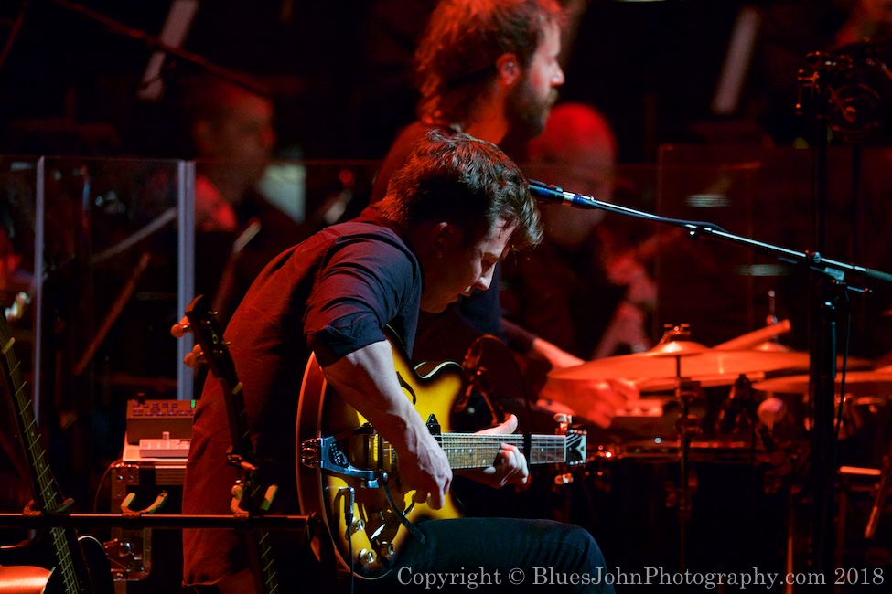 Gregory Alan Isakov, Oregon Symphony, Arlene Schnitzer Concert Hall, photo by John Alcala