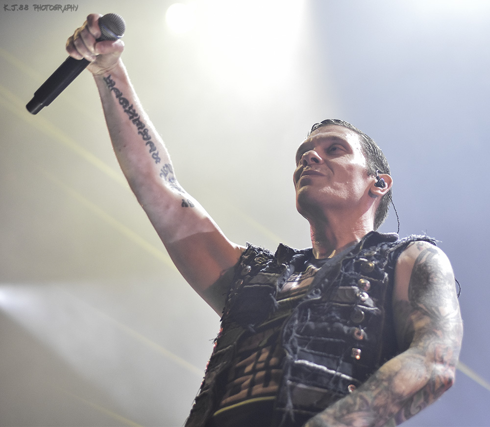 Shinedown, Veterans Memorial Coliseum, photo by Kevin Pettigrew