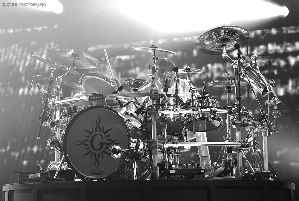 Godsmack, Veterans Memorial Coliseum, photo by Kevin Pettigrew