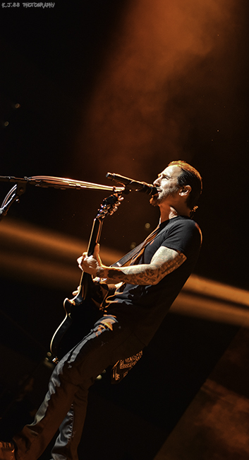 Godsmack, Veterans Memorial Coliseum, photo by Kevin Pettigrew