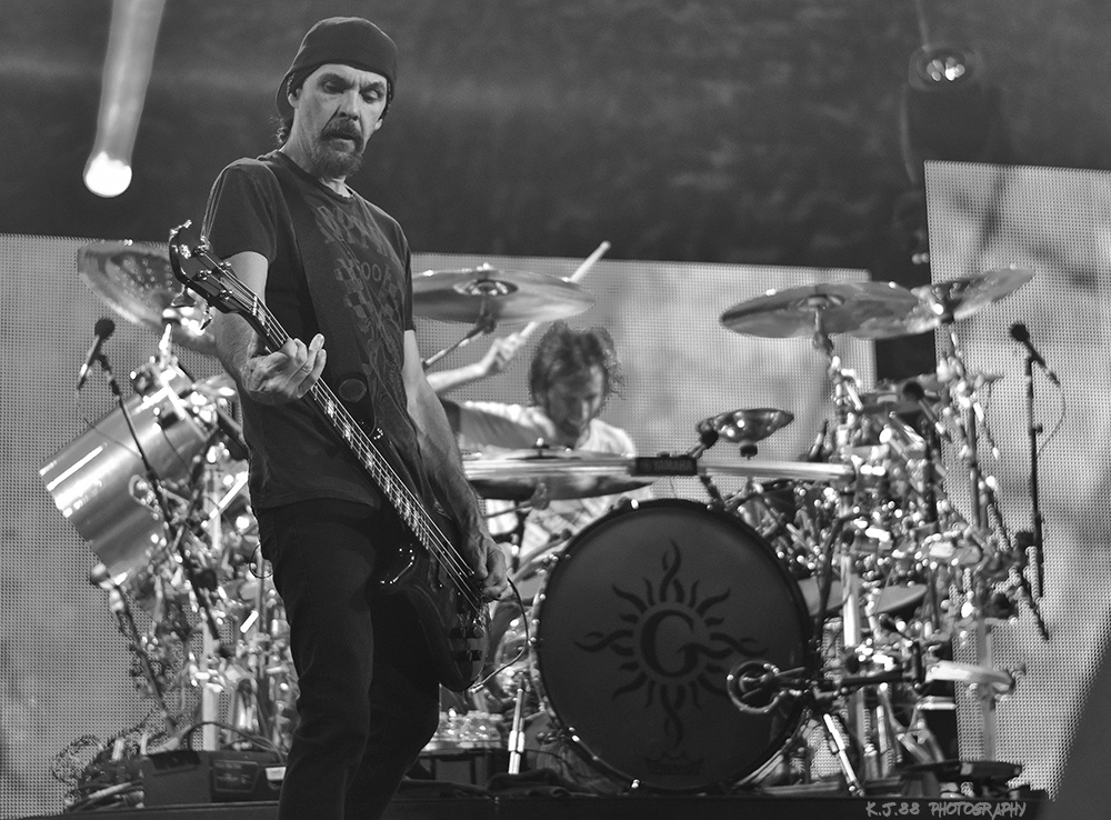 Godsmack, Veterans Memorial Coliseum, photo by Kevin Pettigrew