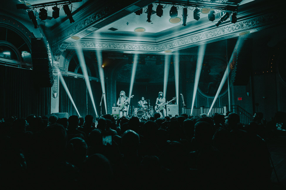 Khruangbin, Crystal Ballroom, photo by Ignacio Quintana